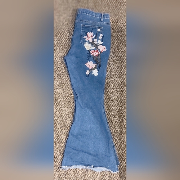 Blue Embroidered Floral Flare Jeans - Women's Large - altered cut off - Picture 4 of 6